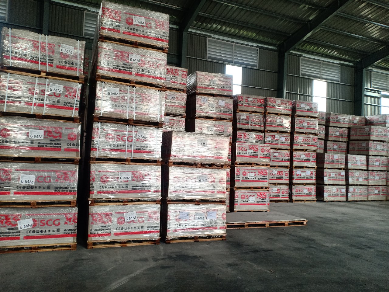 z2558235082886_6711dfc78d961f2f241d2d9feba1d17e Tấm làm trần 3.5mm, giá tấm xi măng 4mm, Làm trần nhà bằng tấm Cemboard, Tấm xi măng ốp trần, Trần thả xi măng, tấm xi măng làm trần, La phông trần xi măng, tấm xi măng làm nhà nuôi yến