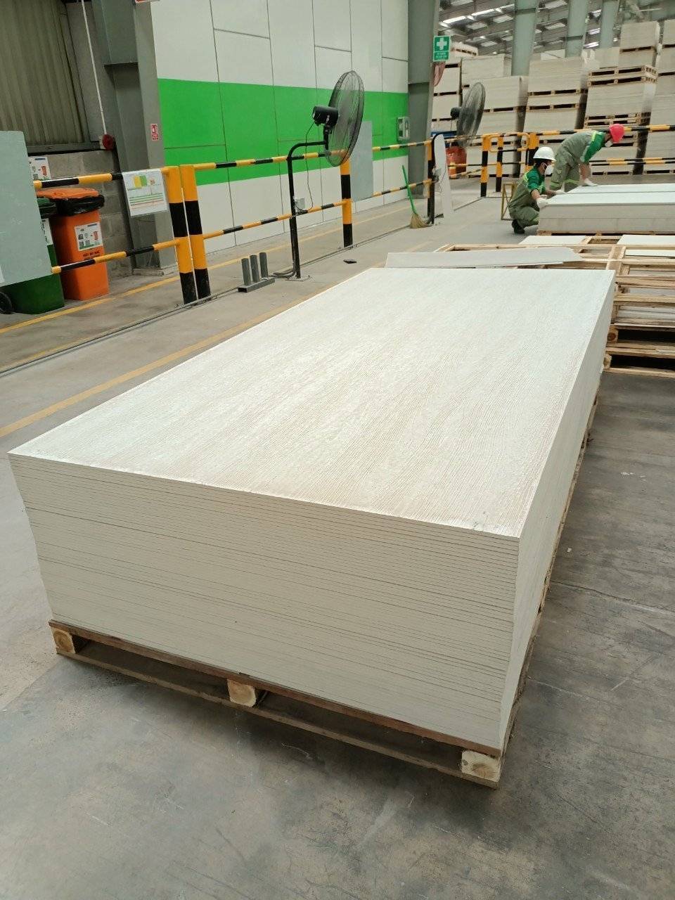 z3456162264037_077779192e1eed262afae89fde14b258 Mua tấm xi măng vân gỗ ở đâu ,giá tấm xi măng vân gỗ giả gỗ ,kích thước tấm xi măng cemboard vân gỗ ,cách thi công tấm Durawood ,tấm xi măng giả gỗ giá bao nhiêu ,tấm xi măng sợi Durawood