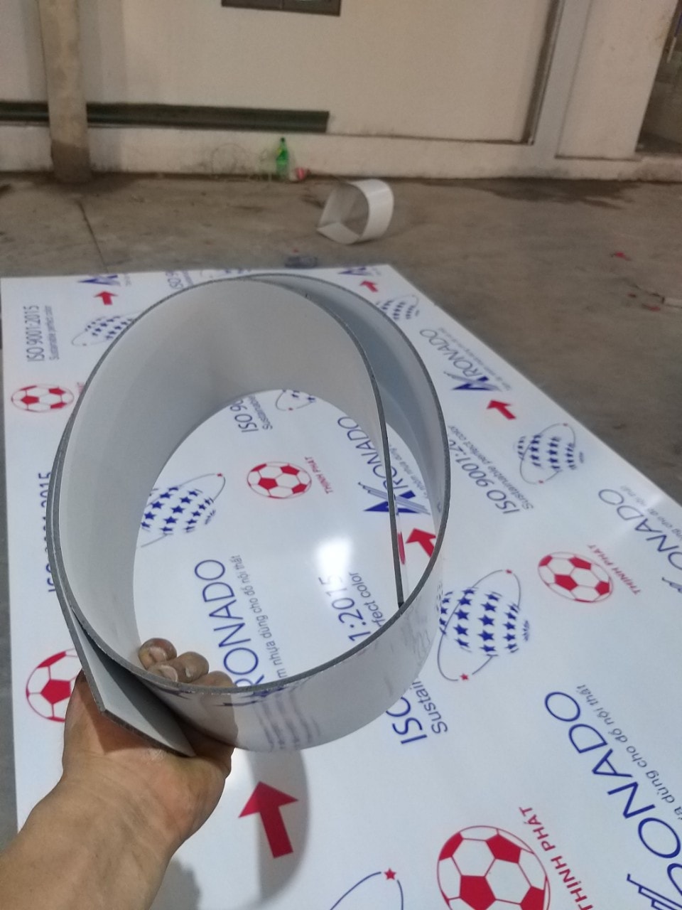 Giá tấm Alu trong nhà ngoài trời giá rẻ Giá tấm Alu trong nhà ngoài trời giá rẻ