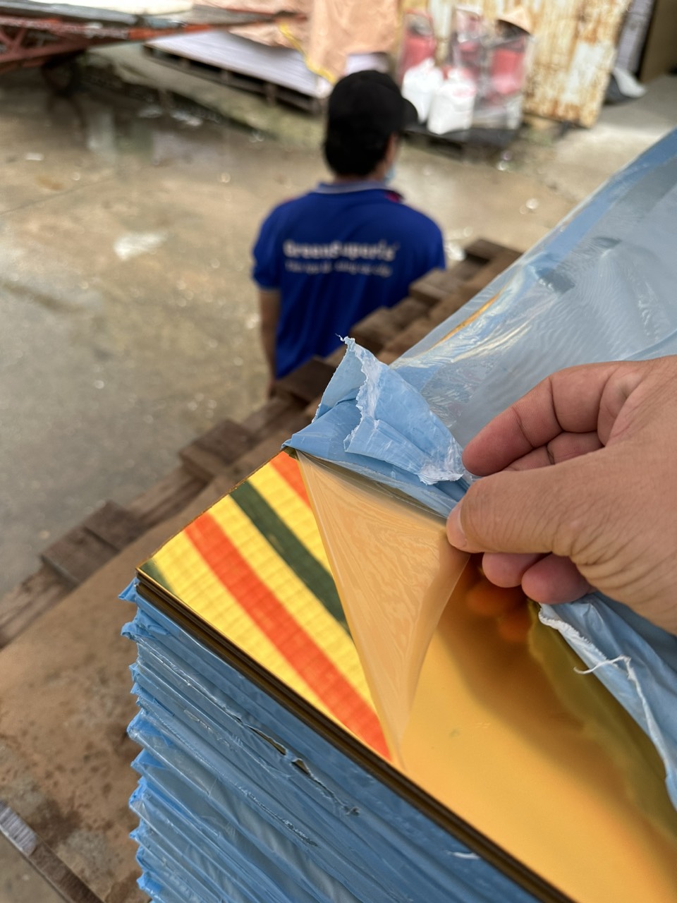Giá tấm Alu trong nhà ngoài trời giá rẻ Giá tấm Alu trong nhà ngoài trời giá rẻ
