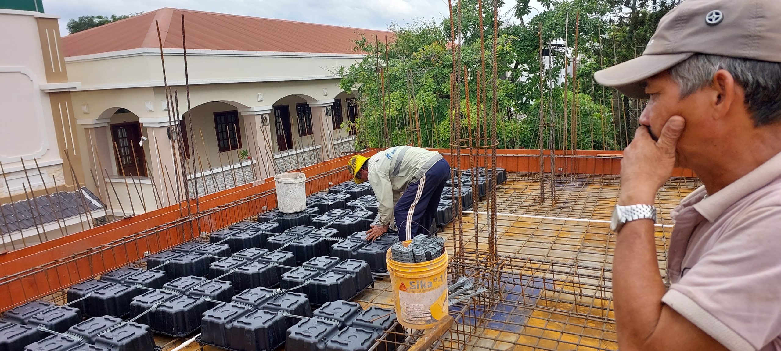20230731_142436 Cách thi công sàn phẳng vượt nhịp không dầm